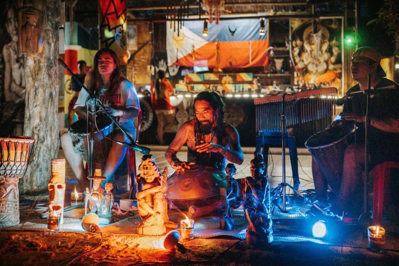 Hostel Tribal Huts Community Daanbantayan Zewnętrze zdjęcie