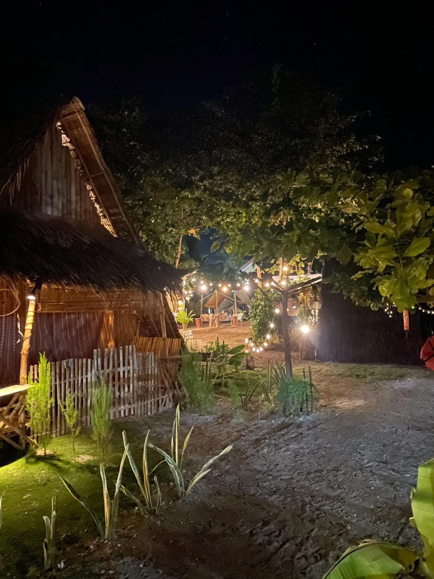 Hostel Tribal Huts Community Daanbantayan Zewnętrze zdjęcie