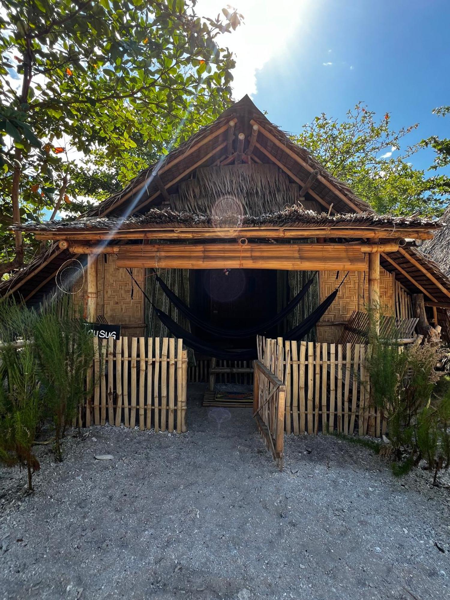 Hostel Tribal Huts Community Daanbantayan Zewnętrze zdjęcie