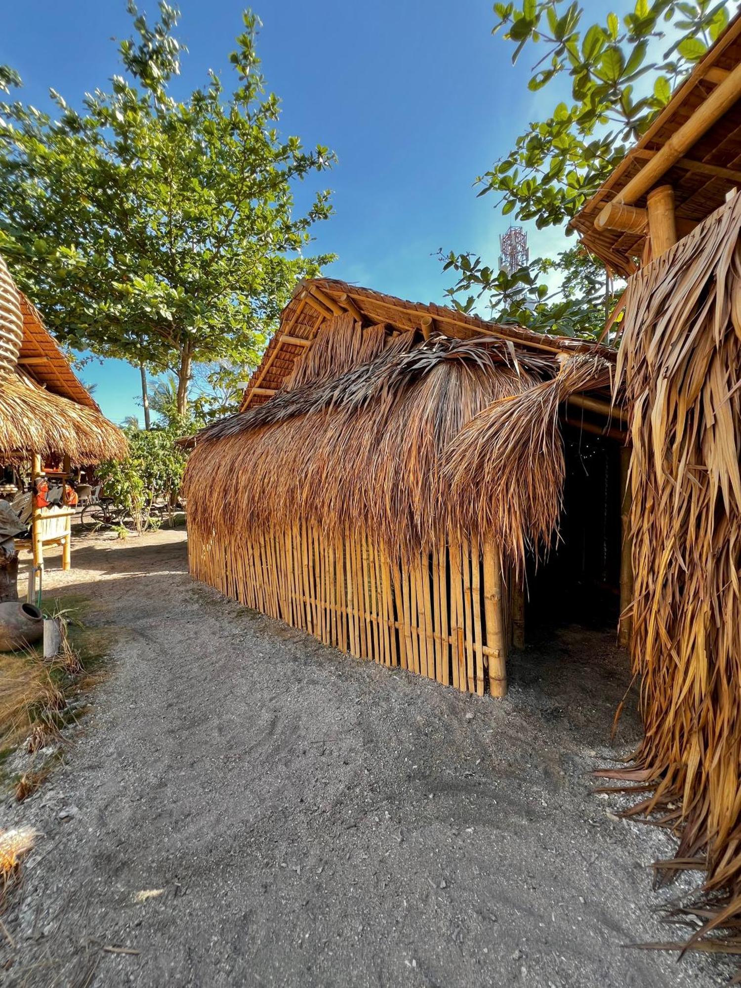 Hostel Tribal Huts Community Daanbantayan Zewnętrze zdjęcie